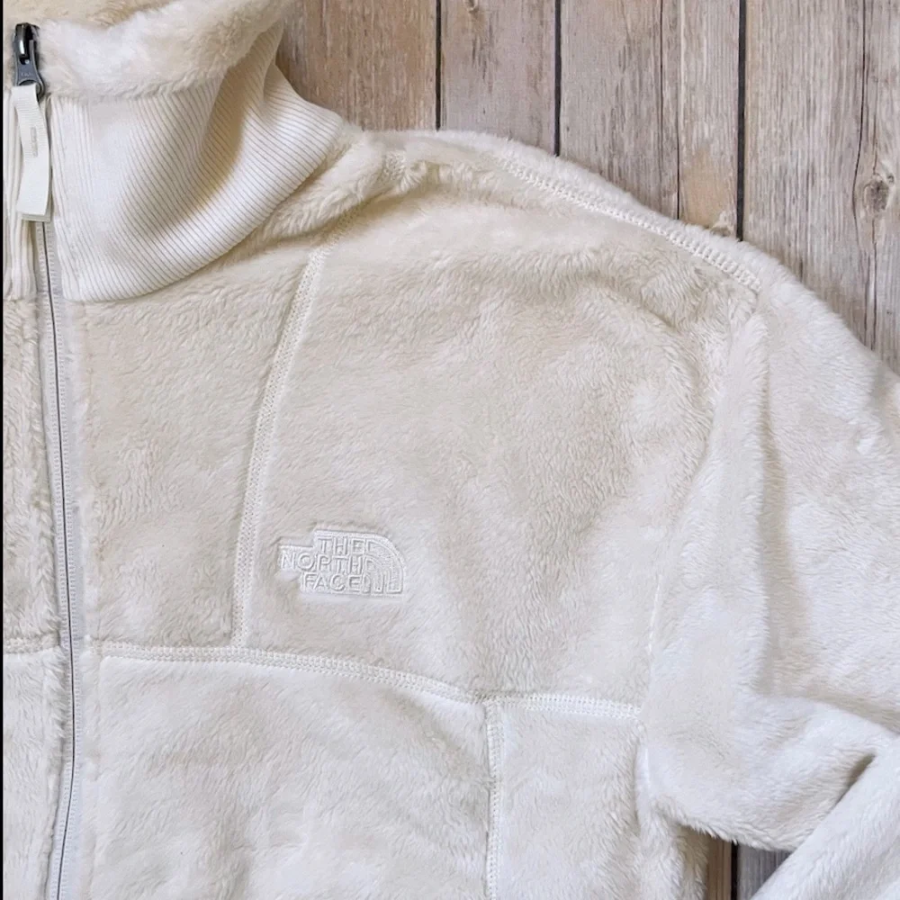 The North Face Women’s Luxe Osito Full Zip Jacket - Picture 4 of 11